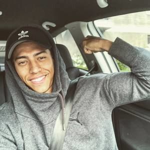 Meet your Posher, Cesar